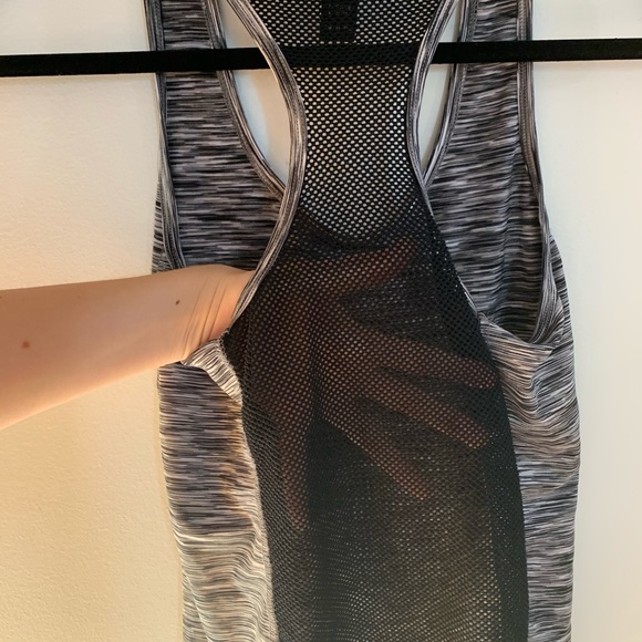 Grey speckled work out tank top mesh back - Picture 3 of 4